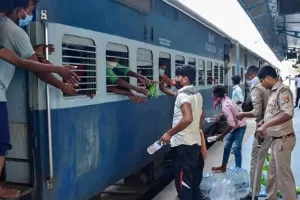  मुंबई-दिल्ली से धनबाद की ट्रेनें फुल; दिवाली-छठ पर घर वापसी मुश्किल  