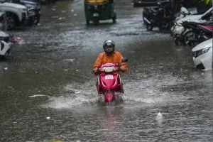 नई दिल्ली : देशभर के 25 राज्यों में भारी बारिश का अलर्ट जारी, लिस्ट में आपका शहर तो नहीं?