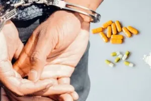 मुंबई पुलिस की बड़ी कार्रवाई में 13 लाख की एमडी ड्रग्स बरामद, 3 आरोपी गिरफ्तार