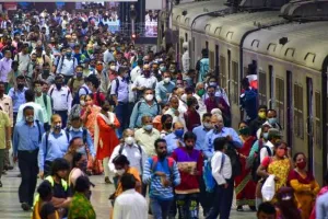 मुंबई : लालबाग जाना हो या चिंतामणि, स्टेशनों पर भीड़ संभालने के लिए मध्य रेलवे तैयार, बनाया ये प्लान
