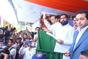 मुंबई : लोकल ट्रेनों की फेरी 2030 तक 3500 होगी, रेलमंत्री ने दिखाई सावंतवाडी एक्सप्रेस को हरी झंडी