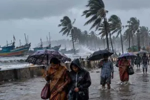 नई दिल्ली:ओडिशा-आंध्र में अर्नब का असर... दिल्ली समेत 22 राज्यों पर बारिश का खतरा !