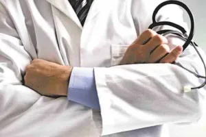 मुंबई : बीएमसी के 100 डॉक्टरों को नोटिस...  केईएम, सायन, नायर समेत पांच प्रमुख अस्पतालों के डॉक्टरों पर कार्रवाई