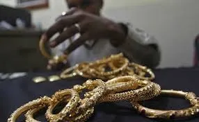 मुंबई में ठगों ने शख्स से की दोस्ती, फिर नकली सोने के गहने देकर ऐठ लिए 25 लाख, 5 गिरफ्तार