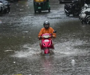 नई दिल्ली : देशभर के 25 राज्यों में भारी बारिश का अलर्ट जारी, लिस्ट में आपका शहर तो नहीं?