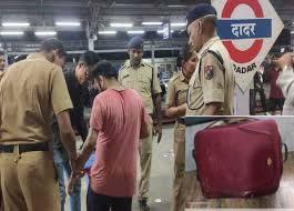 मुंबई में शव को ट्रॉली बैग में भरकर ठिकाने लगाने वाले दो गिरफ्तार... घटना  का वीडियो आया सामने ! - Rokthok Lekhani